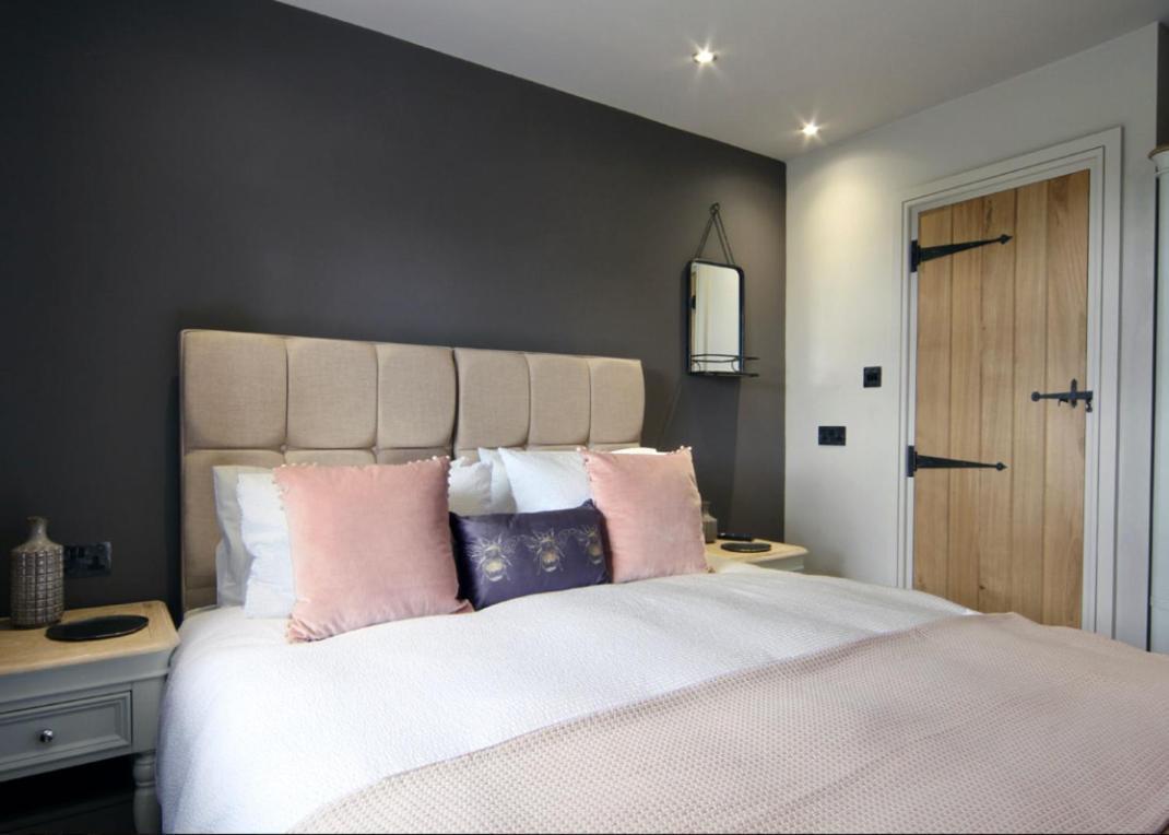 Mount Pleasant Apartment *